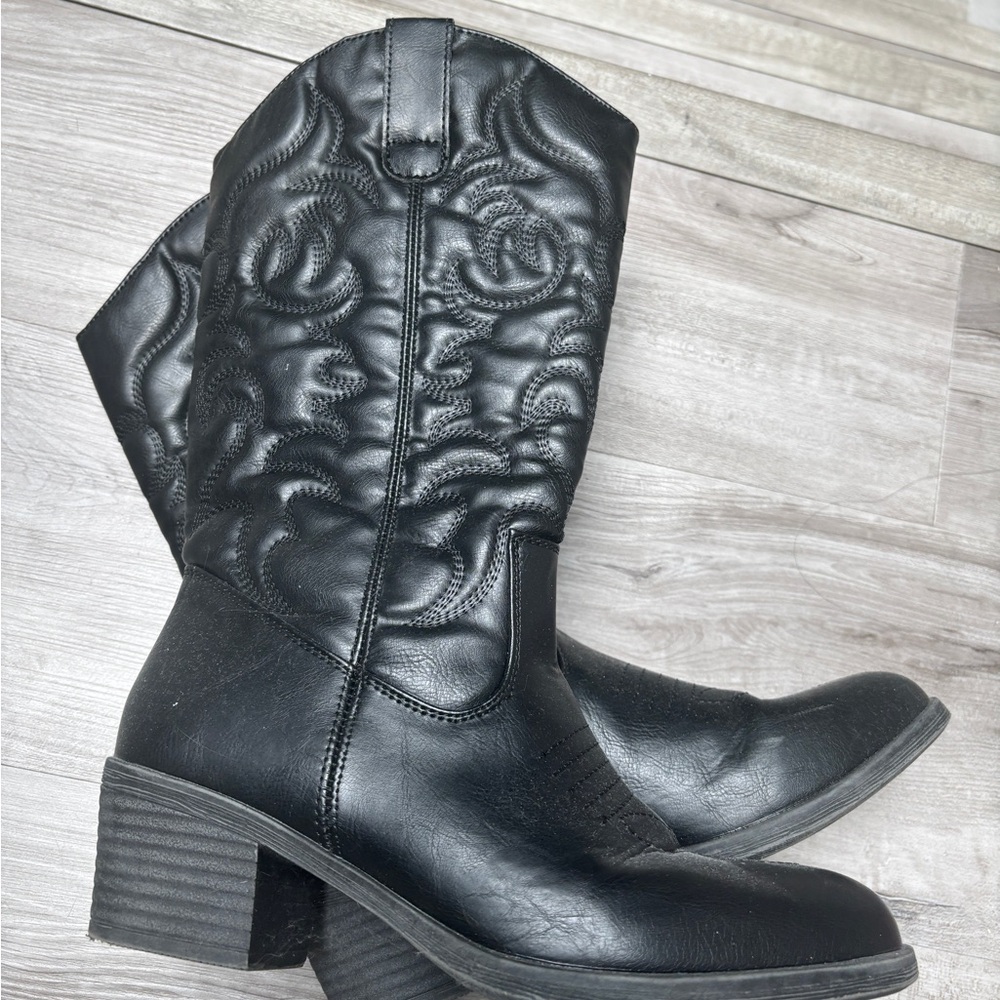 Elegant Black Embroidered Heeled Boots